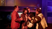 Feuer im Prinzenhof! Oder doch nicht? Millie kann es nicht fassen, wie hoch die Rechnung für den Feuerwehreinsatz ist. Von links: Charles (Adnan Maral), Millie (Tamara Romera Ginés), Adriana (Stella Goritzki) und Einsatzleiter (Franz-Xaver Bru?ckner) Feuer im Prinzenhof! Oder doch nicht? Millie kann es nicht fassen, wie hoch die Rechnung für den Feuerwehreinsatz ist. Von links: Charles (Adnan Maral), Millie (Tamara Romera Ginés), Adriana (Stella Goritzki) und Einsatzleiter (Franz-Xaver Bru?ckner)