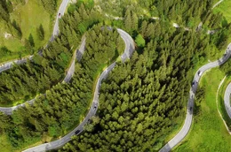 Der Oberjochpass bei Bad Hindelang im Allg&auml;u ist Deutschlands kurvenreichste Passstra&szlig;e und eine spektakul&auml;re Etappe der Alpenstra&szlig;e.