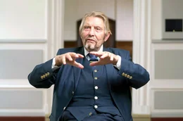 Paul Gauselmann hat mit Spielotheken ein Verm&ouml;gen in Deutschland gemacht. Jetzt stellt sich auch sein Unternehmen auf das Onlinegesch&auml;ft ein.