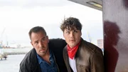 Die SOKO Wismar hat allerdings noch weitere Personen im Visier. Kommissar Lars Pöhlmann (Dominic Boeer, l.) und Eddi Jansons (Gustavs Gailus, r.) verfolgen sie deshalb inkognito, um eventuelle kriminelle Machenschaften aufzudecken... Die SOKO Wismar hat allerdings noch weitere Personen im Visier. Kommissar Lars Pöhlmann (Dominic Boeer, l.) und Eddi Jansons (Gustavs Gailus, r.) verfolgen sie deshalb inkognito, um eventuelle kriminelle Machenschaften aufzudecken...