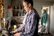 Hajü (Nikolaus Benda) macht immer nur Ärger: Heidi (Margarita Broich) möchte den Ex ihrer Tochter endlich loswerden. Hajü (Nikolaus Benda) macht immer nur Ärger: Heidi (Margarita Broich) möchte den Ex ihrer Tochter endlich loswerden.
