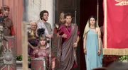 Spielszene: Domitian (Leart Dolce) verfolgt von seinem Tempel aus den Umzug.