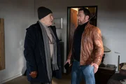 Böhmer (Jürgen Tonkel, r.) hat noch eine Rechnung mit Andreas Kurz (Manfred Zapatka, l.) offen. Dieser wurde gerade aus seiner Haft entlassen, doch zunächst haben die Ermittler nichts gegen ihn in der Hand. Böhmer (Jürgen Tonkel, r.) hat noch eine Rechnung mit Andreas Kurz (Manfred Zapatka, l.) offen. Dieser wurde gerade aus seiner Haft entlassen, doch zunächst haben die Ermittler nichts gegen ihn in der Hand.
