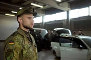 Der Ausbildungssoldat Tim bei einer Übung für Rekruten im Grundwehrdienst. Der Ausbildungssoldat Tim bei einer Übung für Rekruten im Grundwehrdienst.