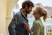 Der verheiratete Alex (Jasin Challah) hat mit seiner Arbeitskollegin Susanne (Caroline Hanke) seit längerem eine Affäre. Der verheiratete Alex (Jasin Challah) hat mit seiner Arbeitskollegin Susanne (Caroline Hanke) seit längerem eine Affäre.