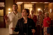 Rafael und Adriana hören überall im Prinzenhof unheimliche Geräusche. Von links: Rafael (Ben Felipe), Adriana (Stella Goritzki), Charles (Adnan Maral), Rudi Ku?hnmu?ller (Thomas Goritzki) und Gitti Ku?hnmu?ller (Barbara Schmidt) Rafael und Adriana hören überall im Prinzenhof unheimliche Geräusche. Von links: Rafael (Ben Felipe), Adriana (Stella Goritzki), Charles (Adnan Maral), Rudi Ku?hnmu?ller (Thomas Goritzki) und Gitti Ku?hnmu?ller (Barbara Schmidt)