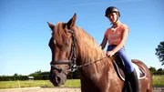Annika beim Training: Jeden Tag übt sie auf dem eigenen Reitplatz zu Hause und im Verein. Annika beim Training: Jeden Tag übt sie auf dem eigenen Reitplatz zu Hause und im Verein.