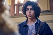Tamer (Ahmed Laissaoui) erfährt von Lena, dass sie von ihm schwanger ist. Tamer (Ahmed Laissaoui) erfährt von Lena, dass sie von ihm schwanger ist.