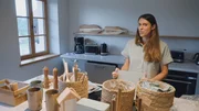 Anna Greisinger trifft noch letzte Vorbereitungen.