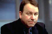 Dr. Richard Manning (John Ritter) ist Psychiater und hat recht archaische Ansichten von Treue, Eifersucht und Rache. Wusste er von der Liebschaft seiner Frau? Die Verwendung des sendungsbezogenen Materials ist nur mit dem Hinweis und Verlinkung auf TVNOW gestattet. Dr. Richard Manning (John Ritter) ist Psychiater und hat recht archaische Ansichten von Treue, Eifersucht und Rache. Wusste er von der Liebschaft seiner Frau? Die Verwendung des sendungsbezogenen Materials ist nur mit dem Hinweis und Verlinkung auf TVNOW gestattet.