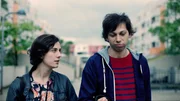 Jona (Naomi Achternbusch) ist begeistert von Ferdi (Tom Lass) und lässt sich von ihm durch sein Berlin führen. Jona (Naomi Achternbusch) ist begeistert von Ferdi (Tom Lass) und lässt sich von ihm durch sein Berlin führen.