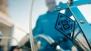 Die Borussia-Raute auf dem Schutzglas eines Motorrads. Die Borussia-Raute auf dem Schutzglas eines Motorrads.