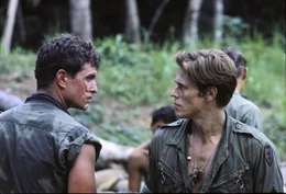 Tom Berenger as Barnes, Willem Dafoe as Elias.