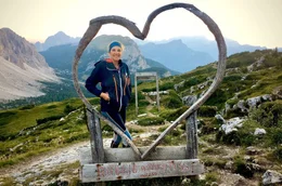 Herzliche Begr&uuml;&szlig;ung: Susanne Kamp erreicht die Tissi-H&uuml;tte in der Civetta-Gruppe.