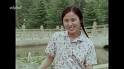 "Frauen tragen die Hälfte des Himmels" lautete das Wort des Vorsitzenden Mao - seitdem hat sich das Selbsverständnis der Frauen in China stark gewandelt - hier die Momentaufnahme einer jungen Frau im Jahr 1979. Anders als ihre weiblichen Vorfahren will sie selbst wählen, wen sie einmal heiratet. "Frauen tragen die Hälfte des Himmels" lautete das Wort des Vorsitzenden Mao - seitdem hat sich das Selbsverständnis der Frauen in China stark gewandelt - hier die Momentaufnahme einer jungen Frau im Jahr 1979. Anders als ihre weiblichen Vorfahren will sie selbst wählen, wen sie einmal heiratet.