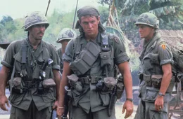 Er kennt keine Gnade: Sergeant Barnes (Tom Berenger, M.).