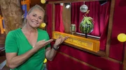 Singa präsentiert das "Obst der Woche": Melanie Melone. Singa präsentiert das "Obst der Woche": Melanie Melone.