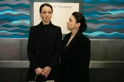 Simone (Tatjana Clasing,r.) ist entsetzt, als Jenny (Kaja Schmidt-Tychsen) in hilfloser Wut Maximilian des Mordes an ihrem Mann beschuldigt... Simone (Tatjana Clasing,r.) ist entsetzt, als Jenny (Kaja Schmidt-Tychsen) in hilfloser Wut Maximilian des Mordes an ihrem Mann beschuldigt...