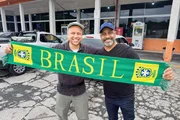 Einfach retour Staffel 3 Folge 4 Jan Fitze und Marcio, der ihn bis S&atilde;o Paulo gefahren hat