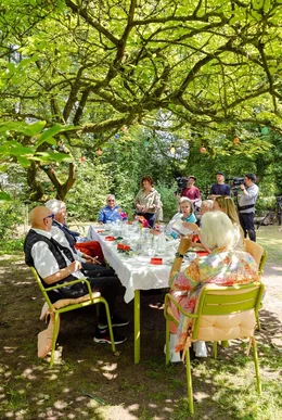 Im Garten des Otto-Pankok-Museums in H&uuml;nxe wird der 80. Geburtstag von NRW gefeiert.