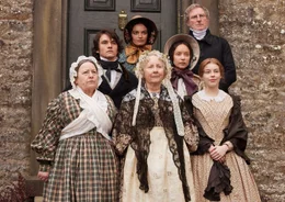 Familie Bront&euml; (hinten: Emma Mackey und Adrian Dunbar; Mitte: Fionn Whitehead und Alexandra Dowling; vorne: Nikki Hellens, Gemma Jones und Amelia Gething).