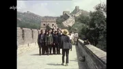 Im "Reiseland China" dürfen Touristen 1980 in geführten Gruppen das Land besichtigen, unter strenger Aufsicht des Staates. Ein Muss für alle, damals wie heute - die chinesische Mauer. Im "Reiseland China" dürfen Touristen 1980 in geführten Gruppen das Land besichtigen, unter strenger Aufsicht des Staates. Ein Muss für alle, damals wie heute - die chinesische Mauer.