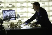 Die forensische Anthropologin Dr. Temperance Brennan, Spitzname "Bones", arbeitet am Jeffersonian Institute in Washington. Gemeinsam mit dem FBI-Ermittler Seeley Booth klärt sie Verbrechen auf, auch wenn nur noch geringe menschliche Überreste vorhanden sind. Als Wissenschaftlerin ist sie brillant, ihre sozialen Kompetenzen im Umgang mit anderen Menschen lassen jedoch zu wünschen übrig. Die forensische Anthropologin Dr. Temperance Brennan, Spitzname "Bones", arbeitet am Jeffersonian Institute in Washington. Gemeinsam mit dem FBI-Ermittler Seeley Booth klärt sie Verbrechen auf, auch wenn nur noch geringe menschliche Überreste vorhanden sind. Als Wissenschaftlerin ist sie brillant, ihre sozialen Kompetenzen im Umgang mit anderen Menschen lassen jedoch zu wünschen übrig.