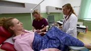Eine Frau weist alle Anzeichen einer Schwangerschaft auf - doch ihr Test ist negativ.; Eine Frau weist alle Anzeichen einer Schwangerschaft auf &ndash; doch ihr Test ist negativ.