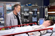 Dr. Dean Archer (Steven Weber, li.) Dr. Dean Archer (Steven Weber, li.)