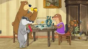 Gemeinsam puzzeln Dr. Brumm, Bibi, Pottwal und Dachs die zerbrochene Vase wieder zusammen.