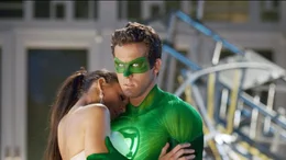 L-R: Carol (Blake Lively) und Hal Jordan (Ryan Reynolds)