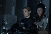 Samantha (Rachel Keller, l.); Misaki (Ayumi Ito, r.) Samantha (Rachel Keller, l.); Misaki (Ayumi Ito, r.)