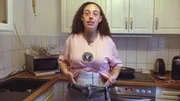 Nach ihrer Bauch-OP f&uuml;hlt sich Zwillingsmama Janine viel wohler. Damit die Narben gut heilen k&ouml;nnen, ist neben viel Pflege auch Ruhe n&ouml;tig.