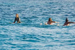 Blake Lively (Nancy), Angelo Josue Lozano Corzo (Surfer), Joseph Salas (Surfer).