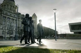 Ihren ber&uuml;hmtesten S&ouml;hnen &ndash; den Beatles &ndash; hat die Stadt Liverpool ein Denkmal errichtet.