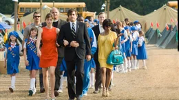 Als das Krankenhaus nach einem tragischen Unfall eine kostspielige Operation ablehnt, weil Alice (Jessica Biel, vorne l.) nicht krankenversichert ist, trifft sie auf den Kongress-Abgeordneten Howard Birdwell (Jake Gyllenhaal, vorne r.). Mit fatalen Folgen ...
