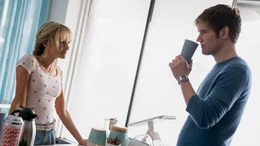 Das erste Treffen von Cassie (Carey Mulligan, l.) und Ryan (Bo Burnham, r.) verl&auml;uft etwas holprig, daher werden sie einen Neustart versuchen.