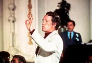 Nach dem Mord an seinem Partner hat Nelson Brenner (Patrick McGoohan) alles daran gesetzt, sich ein hieb- und stichfestes Alibi zu verschaffen.
