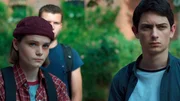Zo&eacute; (Zo&eacute; H&eacute;ran, l.) und Lucas &bdquo;Lux&ldquo; (Th&eacute;o Fernandez, r.)
