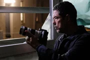 Valerio (Alessandro Gassmann) observiert die Sicherheitsfirma, die er verd&auml;chtigt, in Ettores Tod verstrickt zu sein.
