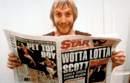 Rhys Ifans (Spike).