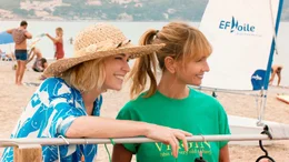 Sonia (Marie-Jos&eacute;e Croze, l.) und Elise (Axelle Laffont, r.).