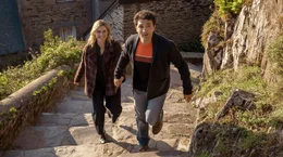 Lissi (Morgane Ferru) und Alain (David Vormweg) verstehen sich gut.