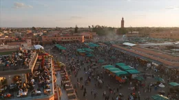 Im Bild: Der lebhafte &bdquo;Djemaa el Fna&ldquo;, der zentrale Platz in der Altstadt von Marrakesch.