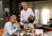 ARD STURM DER LIEBE FOLGE 1639, am Mittwoch (31.10.12) um 15:10 Uhr im ERSTEN. Andr&eacute; (Joachim L&auml;tsch, r.) bemerkt, dass Michael (Erich Altenkopf, l.) mit seinen Gedanken bei Marlene ist.