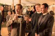 v.l. Daniel Marlowe (Oliver Dimsdale), Sidney Chambers (James Norton) und Leonard Finch (Al Waever)