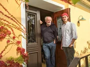 Dreihaubenkoch Harald Irka Saziani Stub&rsquo;n in Straden mit Lojze Wieser.