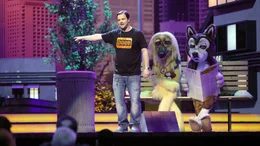 Martin R&uuml;tter untersucht humorvoll das Verhalten von Hunden und ihren Besitzern.