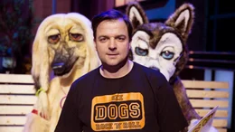 Martin R&uuml;tter nimmt das Verhalten von Hunden und ihre menschlichen Halter unter die Lupe. Er kl&auml;rt &uuml;ber manisches Markieren und Verharmlosungen auf und untersucht den Nutzen von Produkten f&uuml;r Hunde und die Probleme der Menschen.