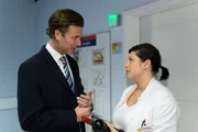Christoph (Lars Korten) will sich persönlich von Vanessa (Julia Augustin) verabschieden. Christoph (Lars Korten) will sich persönlich von Vanessa (Julia Augustin) verabschieden.